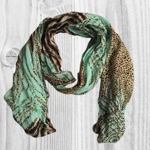 Teal Leopard Print Scarf 77x30 in very comfy